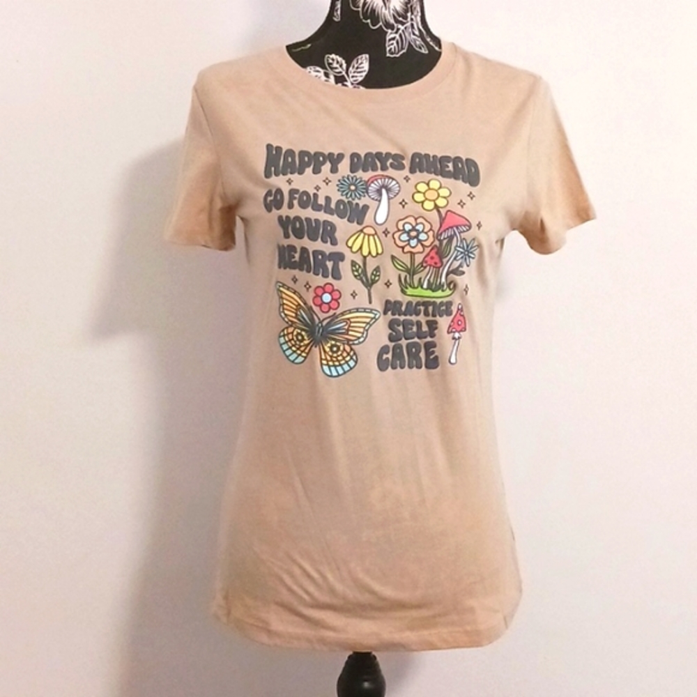 Tan T-shirt with hippie like designs❤💛🧡🩵💚🖤🩶